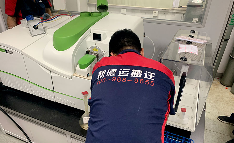 安全至上，專業(yè)護(hù)航：大型儀器搬運(yùn)服務(wù)的品質(zhì)承諾